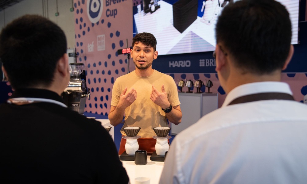 Barista en competencia de café