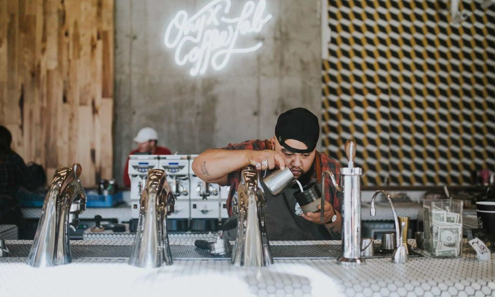 Barista en tienda de café de Estados Unidos