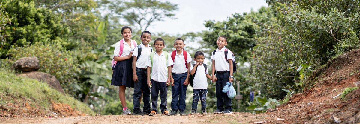 Impulsar programas educativos en las comunidades cafeteras