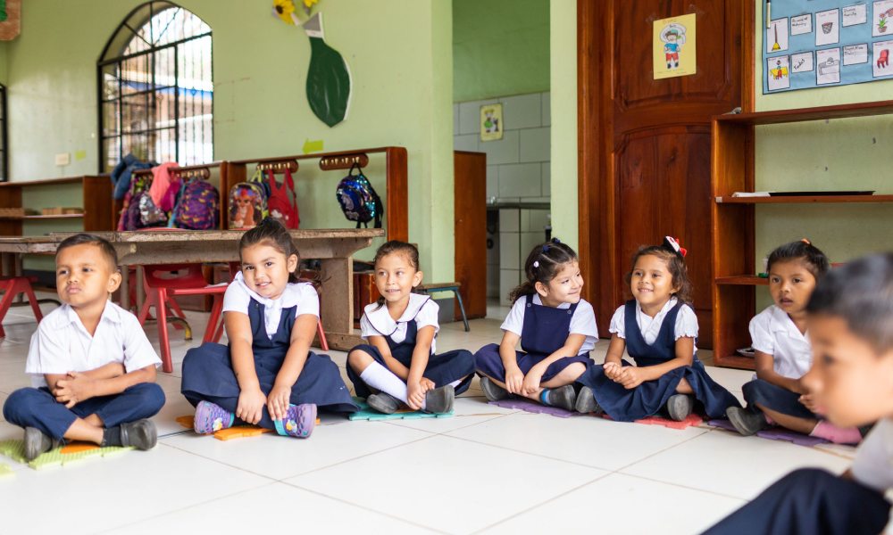 Grupo de niños en actividad educativa