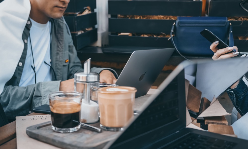 Nómadas digitales en tiendas de café
