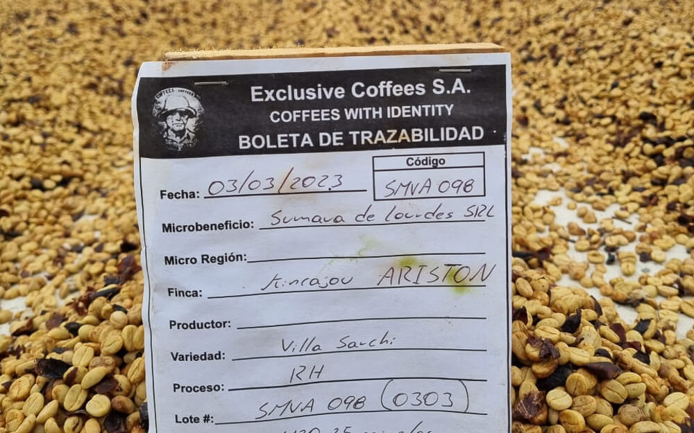 etiqueta de identificação de um determinado lote de café, com perfil de sabor específico